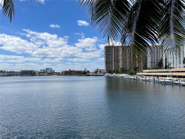 Building Photo - 17150 N Bay Rd