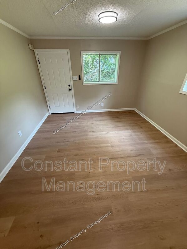 Foto del edificio - 4221 Ayers Rd