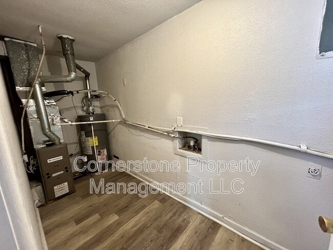 Building Photo - 2506 Redbud Ln