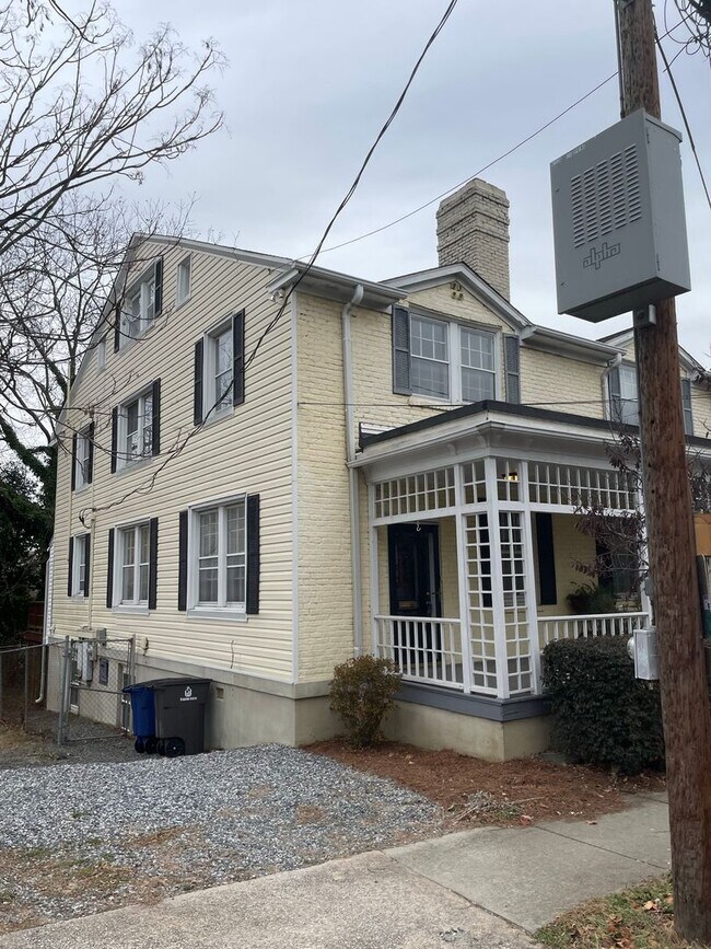 Foto del edificio - 311-313 N Spring St