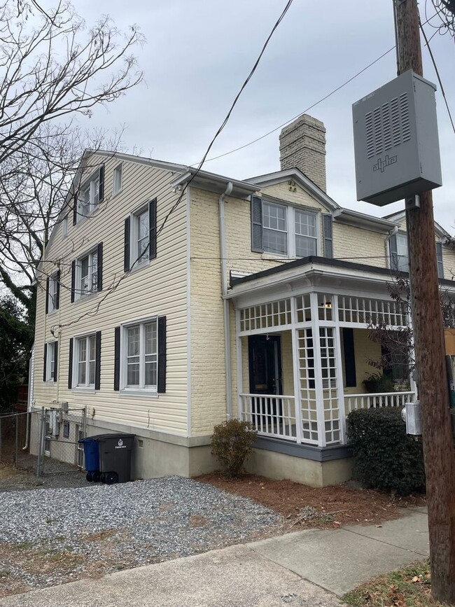 Building Photo - 311-313 N Spring St