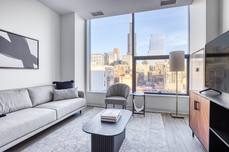 Foto principal - 413 S Halsted St