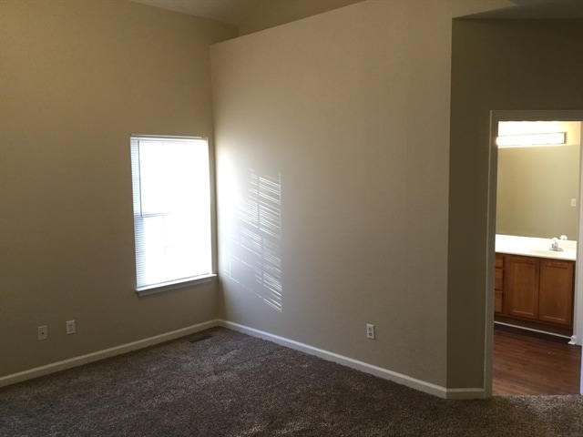 Building Photo - 204 Annesbury Ln