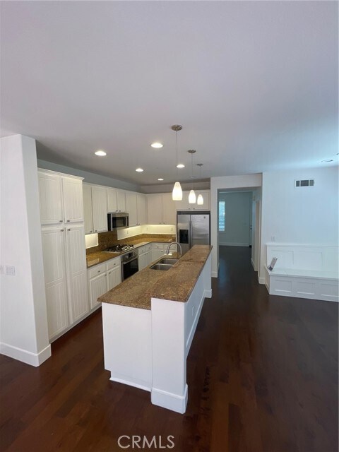 Building Photo - 5176 Acorn Dr