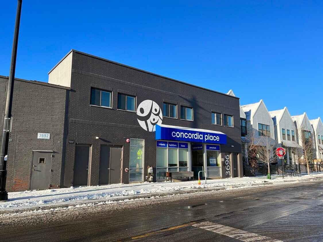 Primary Photo - 3696 N Milwaukee Ave