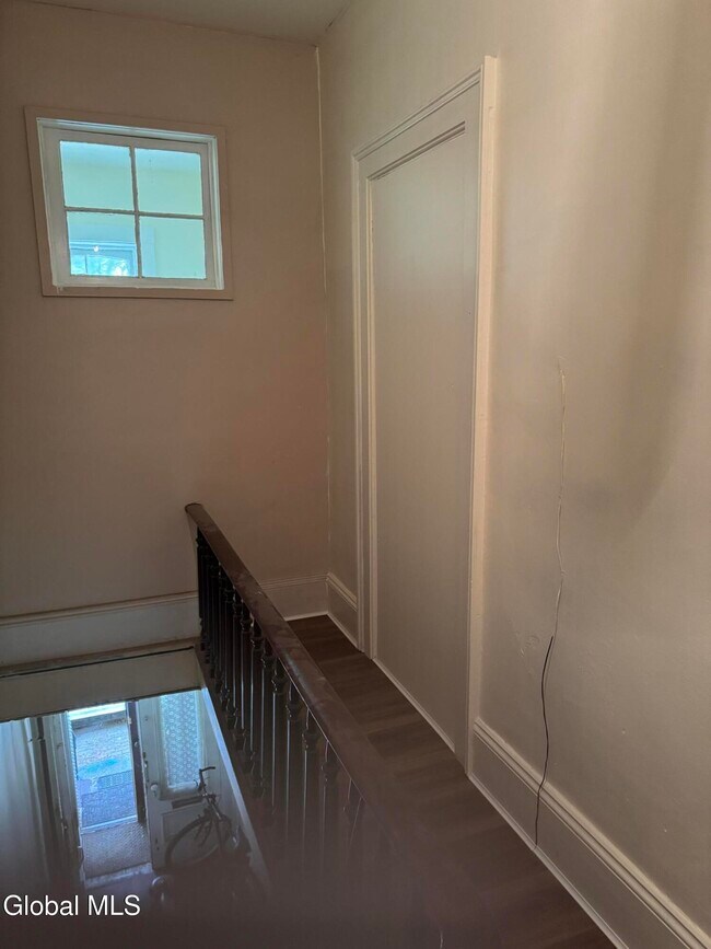 Foto del edificio - 305 2nd St