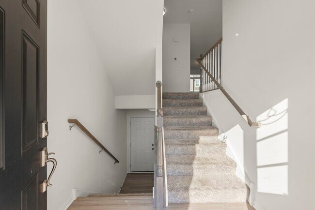 Building Photo - 4415 Monroe Ct