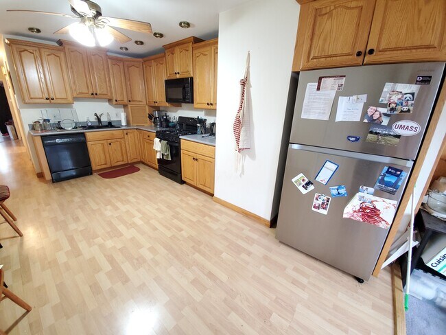 Foto del edificio - 519 E 3rd St