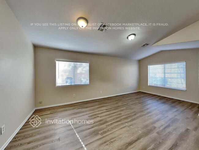 Foto del edificio - 1815 N 120th Dr