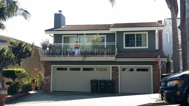 Front Duplex - 33861 Diana Dr