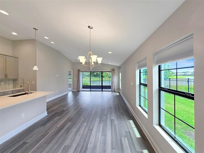 Building Photo - 12554 Oak Hill Way