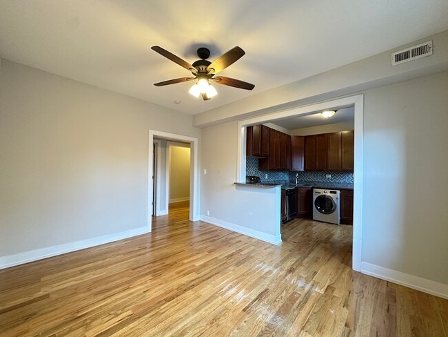 Building Photo - 3535 N Racine Ave