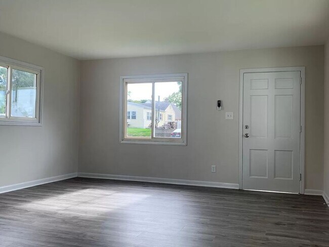 Building Photo - 1403 E Willow Run Dr