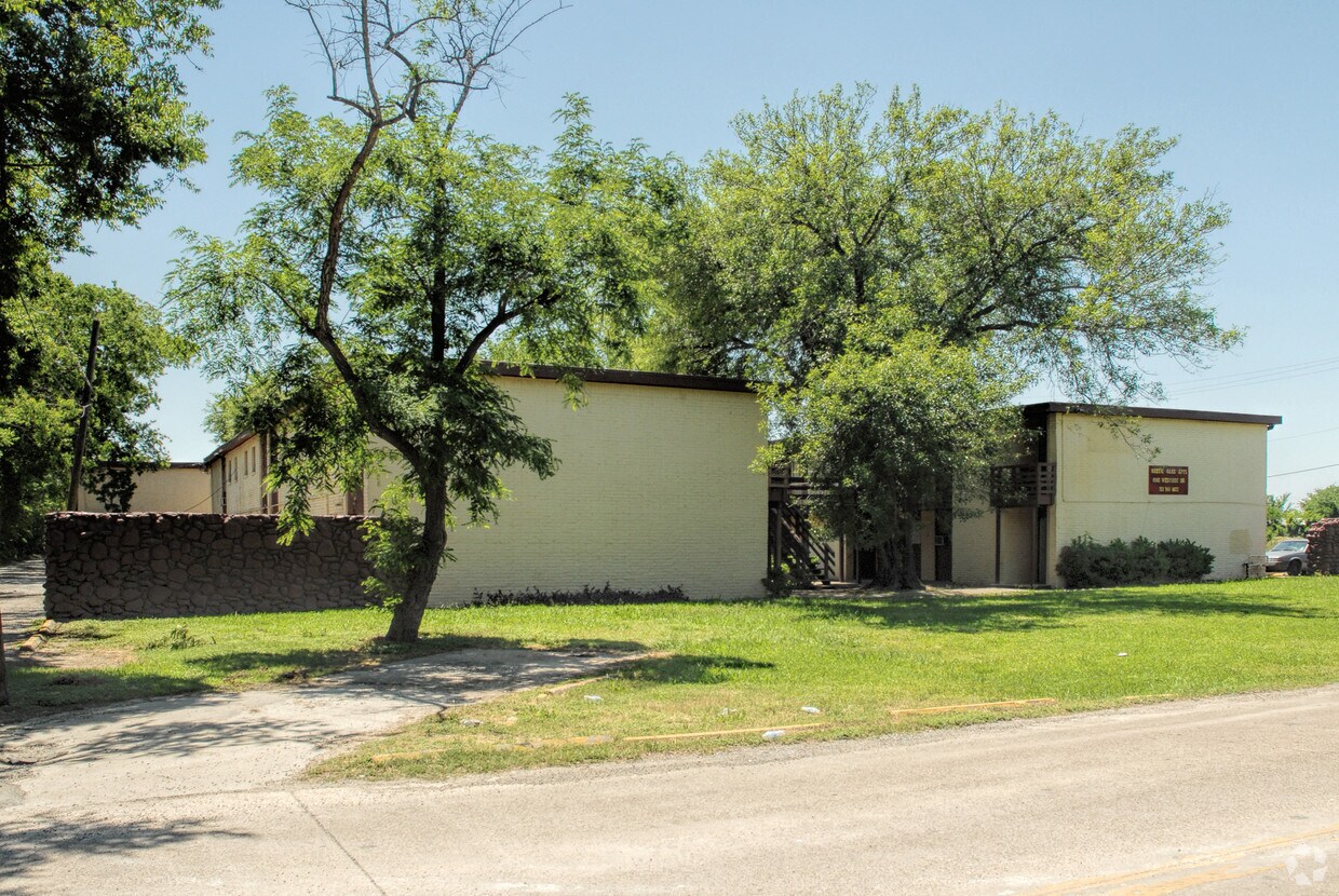 Rustic Oaks Apartaments - The Oberon