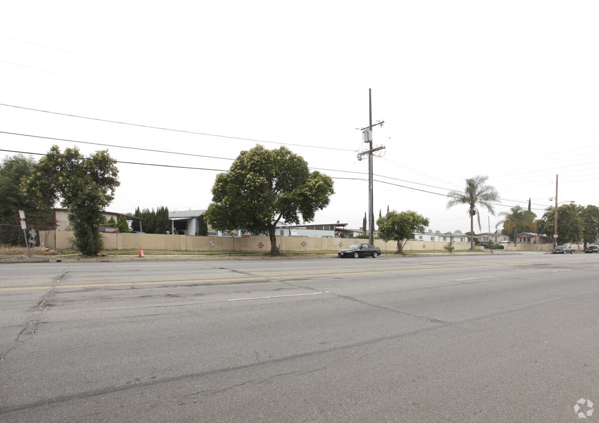 Foto principal - 9051 Laurel Canyon Blvd