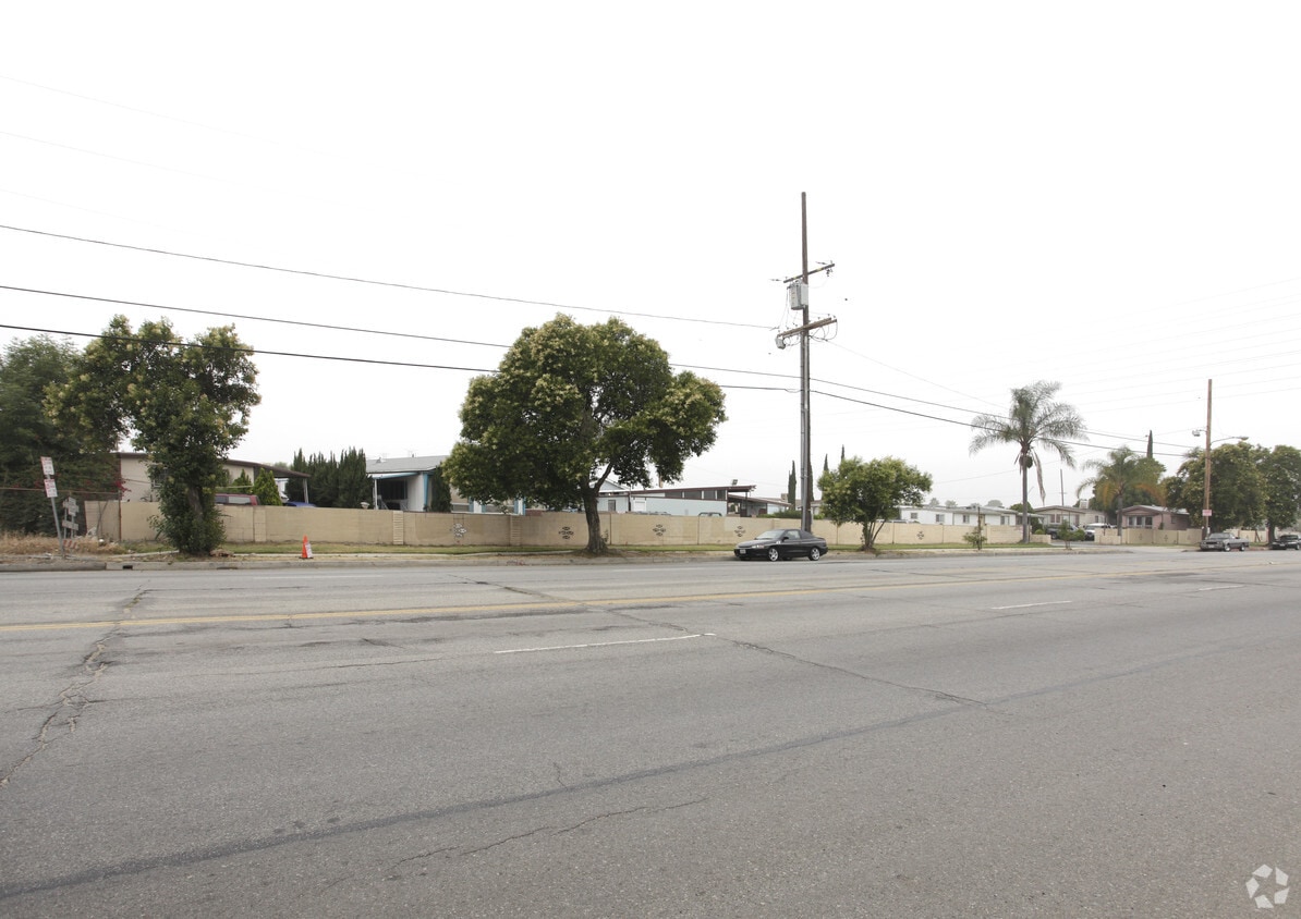 Primary Photo - 9051 Laurel Canyon Blvd
