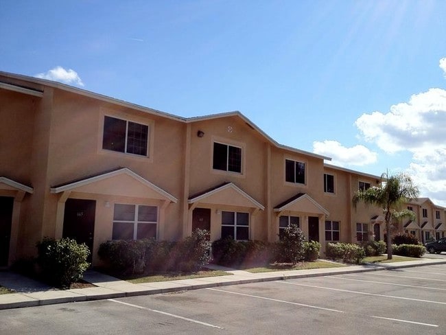 Building Photo - Weatherbee Townhomes
