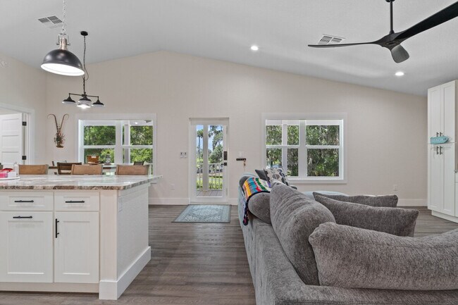 Foto del edificio - 10358 W Hein Trl