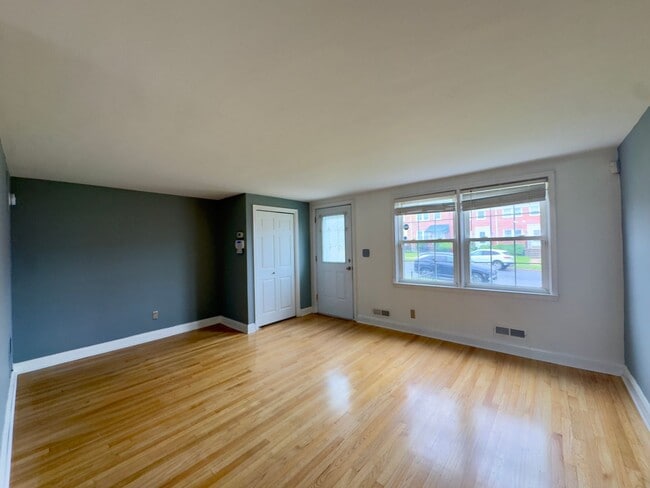 Building Photo - Charming 3Bed/1.5 Bath in West Emondale Ne...