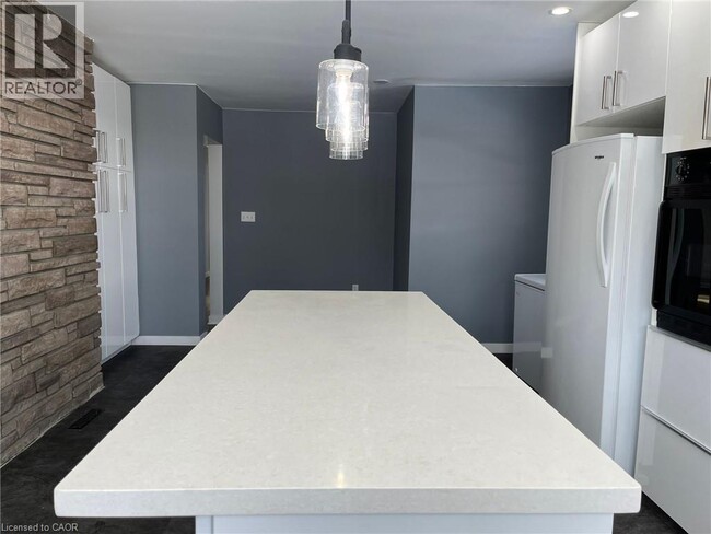 Building Photo - 312 Grantham Ave