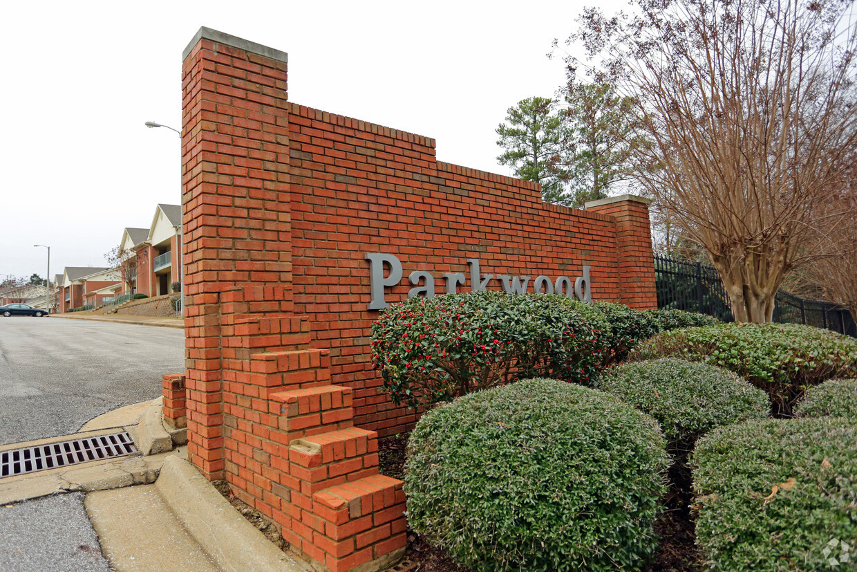 Building Photo - Parkwood Apartments