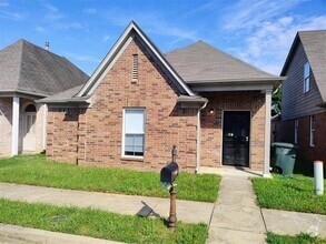 Building Photo - 5646 Sycamore Woods Dr