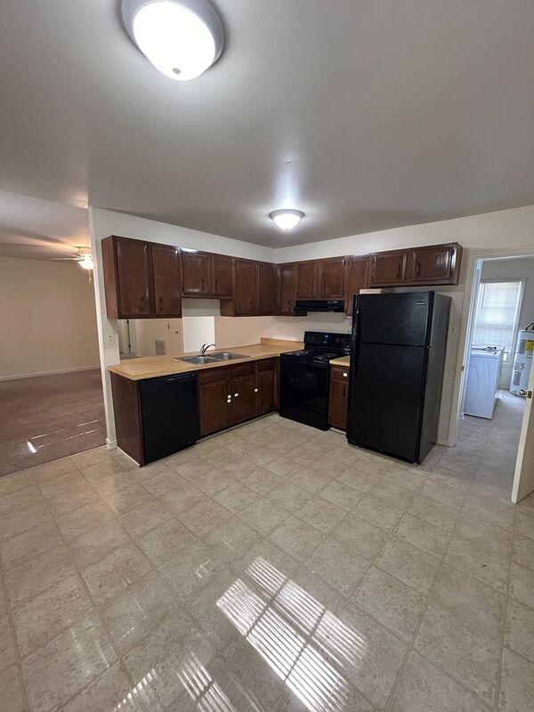 Foto del edificio - 12405 Locustgrove Rd