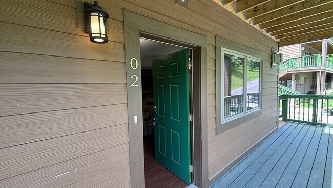 Foto del edificio - 121 Village Dr