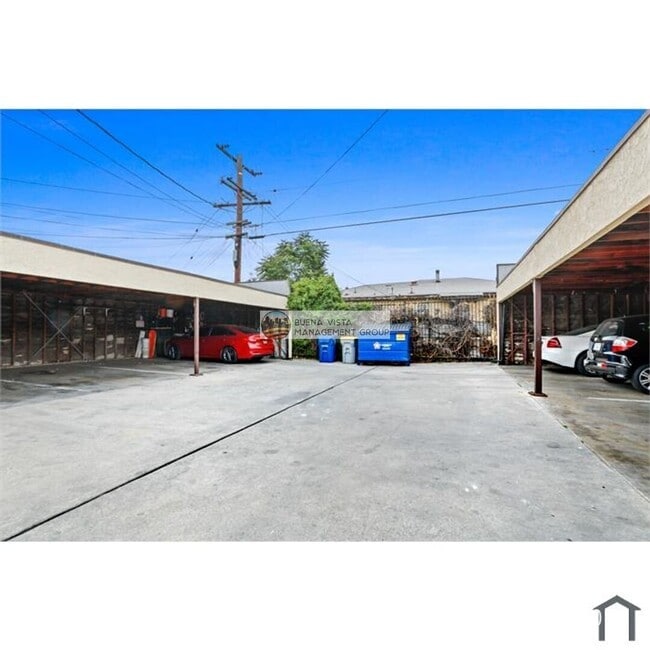 Foto del edificio - 1004-1010 N Burris Ave-1010 1/2 N Burris Ave