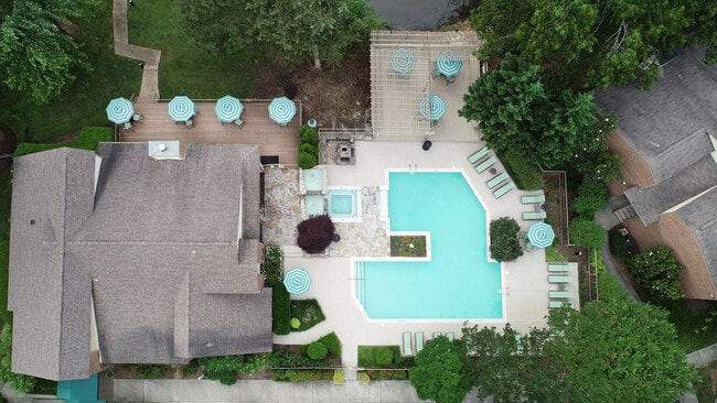 Building Photo - Lakes at Lincoln