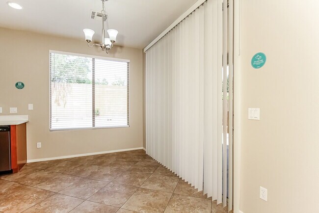 Foto del edificio - 9450 W Ross Ave