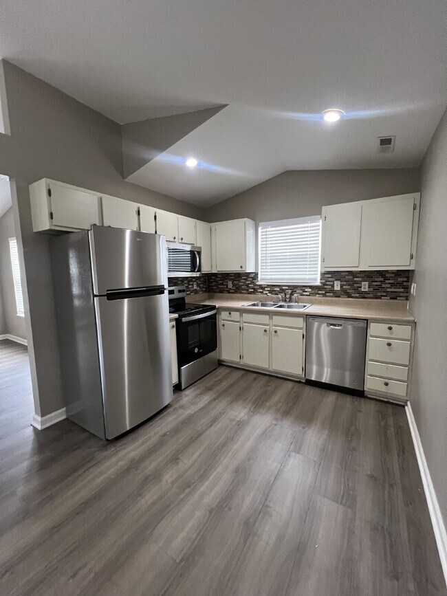 Foto del edificio - "Charming 3-Bedroom Retreat with 2 Full Baths in the Heart of Branson!"