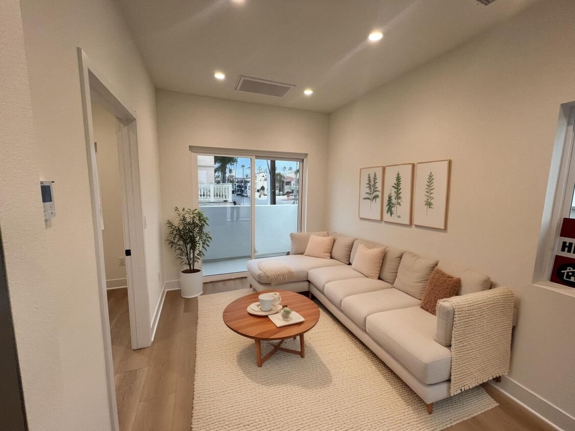 Building Photo - 204 18th St