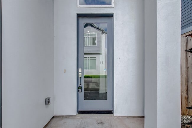 Foto del edificio - 8926 Spring Knoll Forest Dr