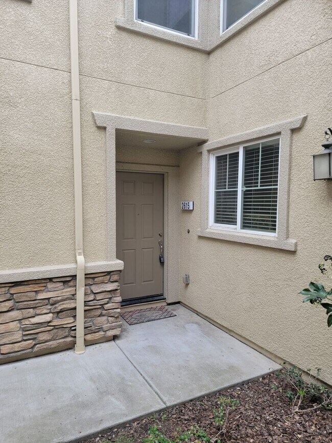 Foto del edificio - Adorable 3 bedroom 2.5 Bath Condo