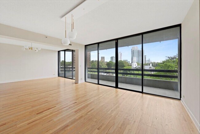 Building Photo - 2660 Peachtree Rd NW