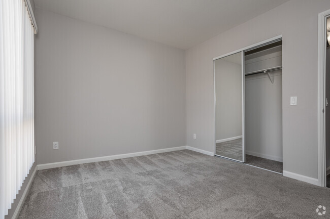 2HAB, 2BA - 860 ft² - Toluca Terrace Apts.