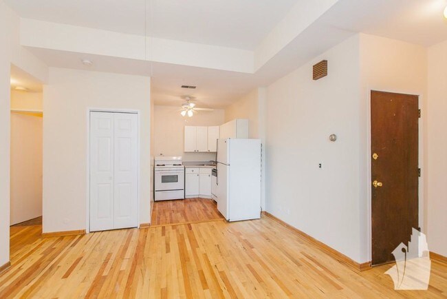 Foto del edificio - 2 bedroom in Chicago IL 60657