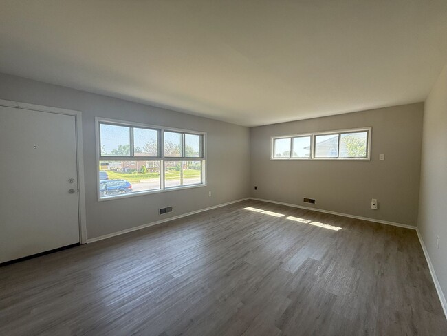 Building Photo - Charming Parkville Single Family Home with...