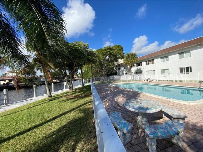 Foto del edificio - 201 Southeast 6th Avenue Apt #10, Pompano ...