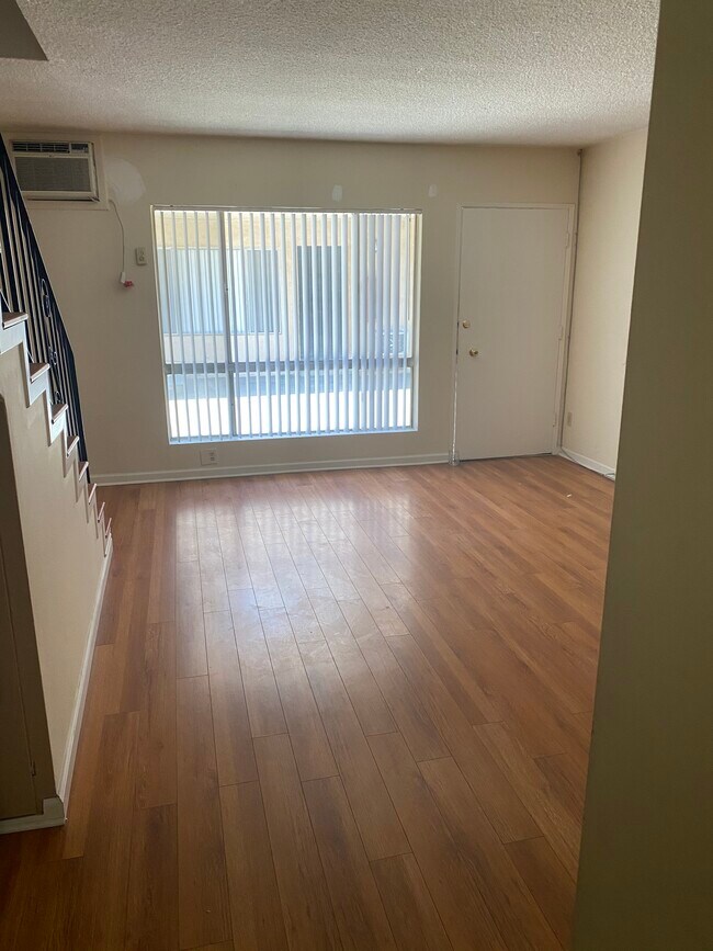 Living Room - 334 W Milford St