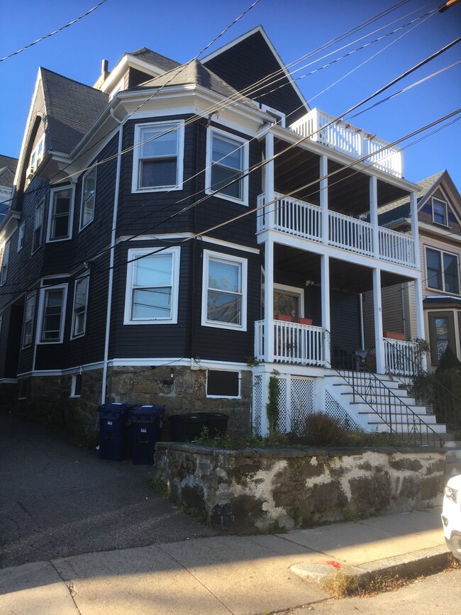 Building Photo - 19 Burr St