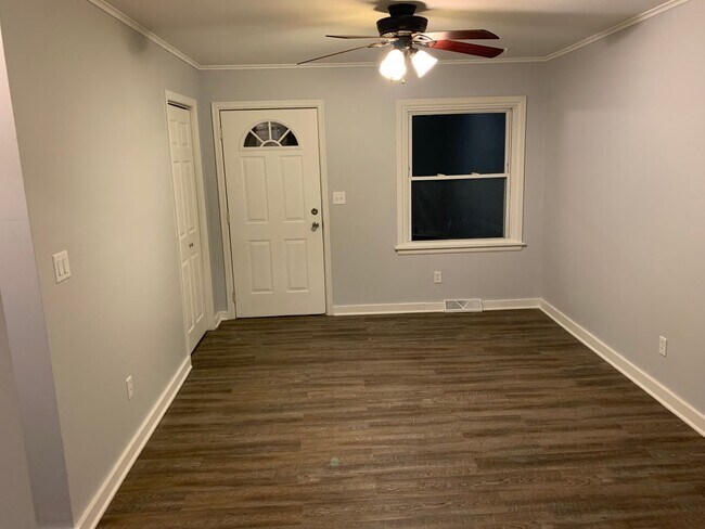 Building Photo - 3B/1B House for Rent