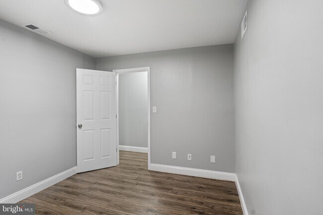 Foto del edificio - 823 Newington Ave