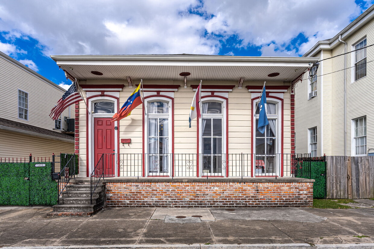 Front Porch - 1821 S Rampart St