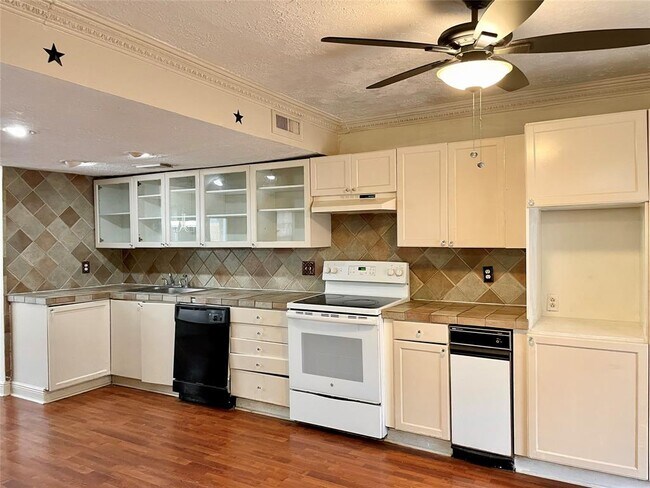 Building Photo - 7006 Foxhurst Ln