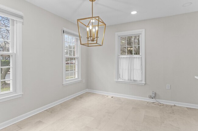 Foto del edificio - Perfectly remodeled four bedroom end unit ...