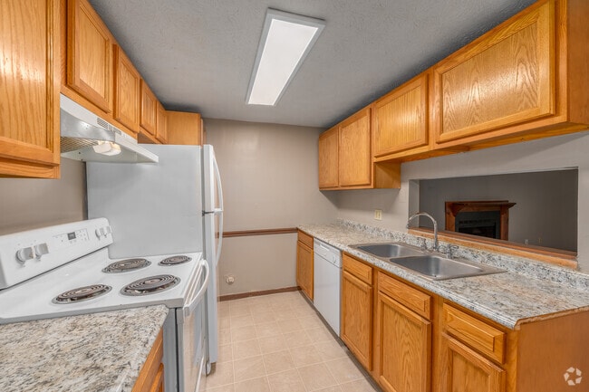 2BR, 1BA - 750SF - Kitchen - Debo Properties North Canton