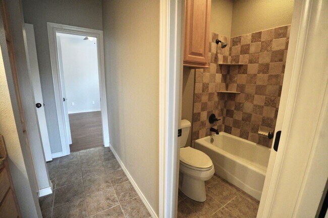 Building Photo - 4 Bedroom 3 Bathroom Home is Llano Estates!