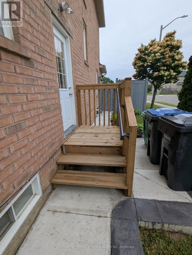 Primary Photo - 2 Ozner Ct